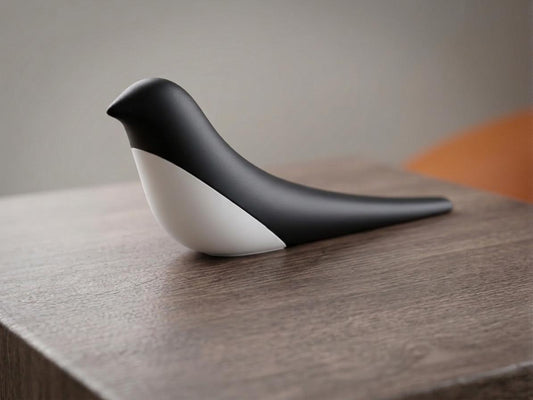 Elegant Housebird