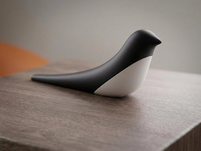 Elegant Housebird